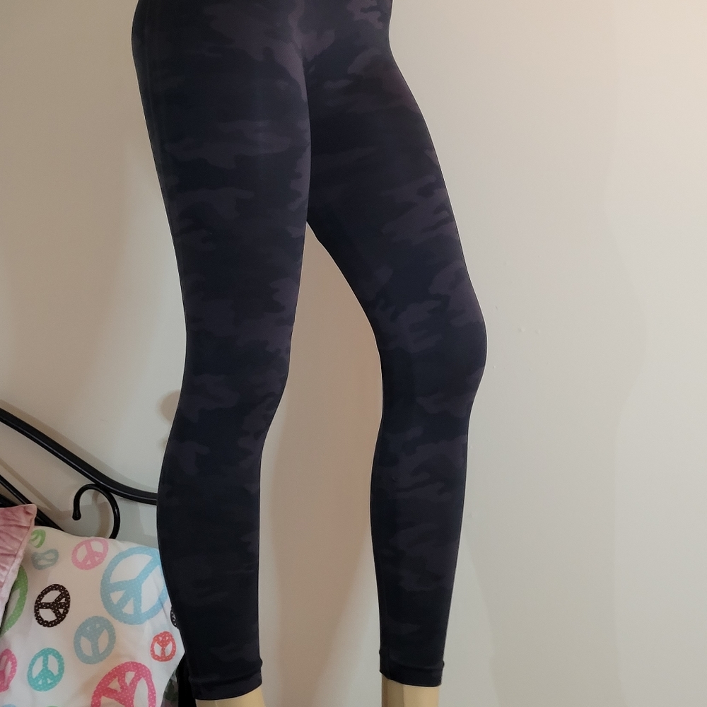 SPANX NWOT CAMO LEGGINGS XS & Small available